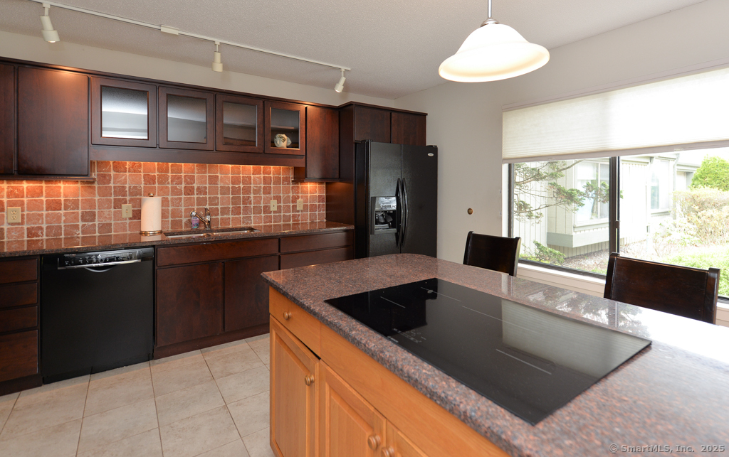 11 Heritage Crest #B, Southbury, Connecticut image 5