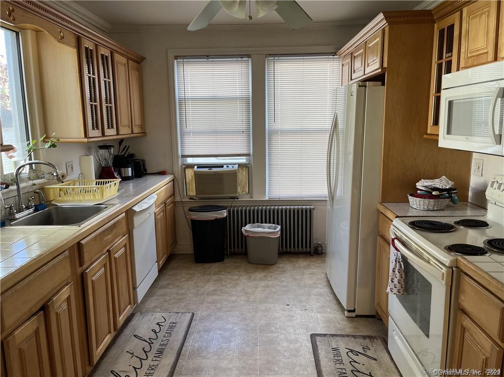 35 Neptune Avenue, New London, Connecticut image 2