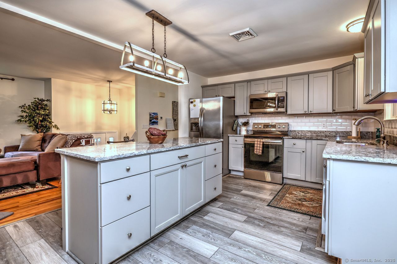 6 Snowapple Lane, Milford, Connecticut image 9