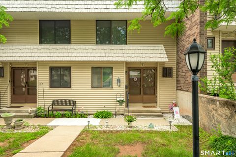 Photo of 9 Hemlock Court #9, Cromwell, CT 06416 (MLS # 24190673)