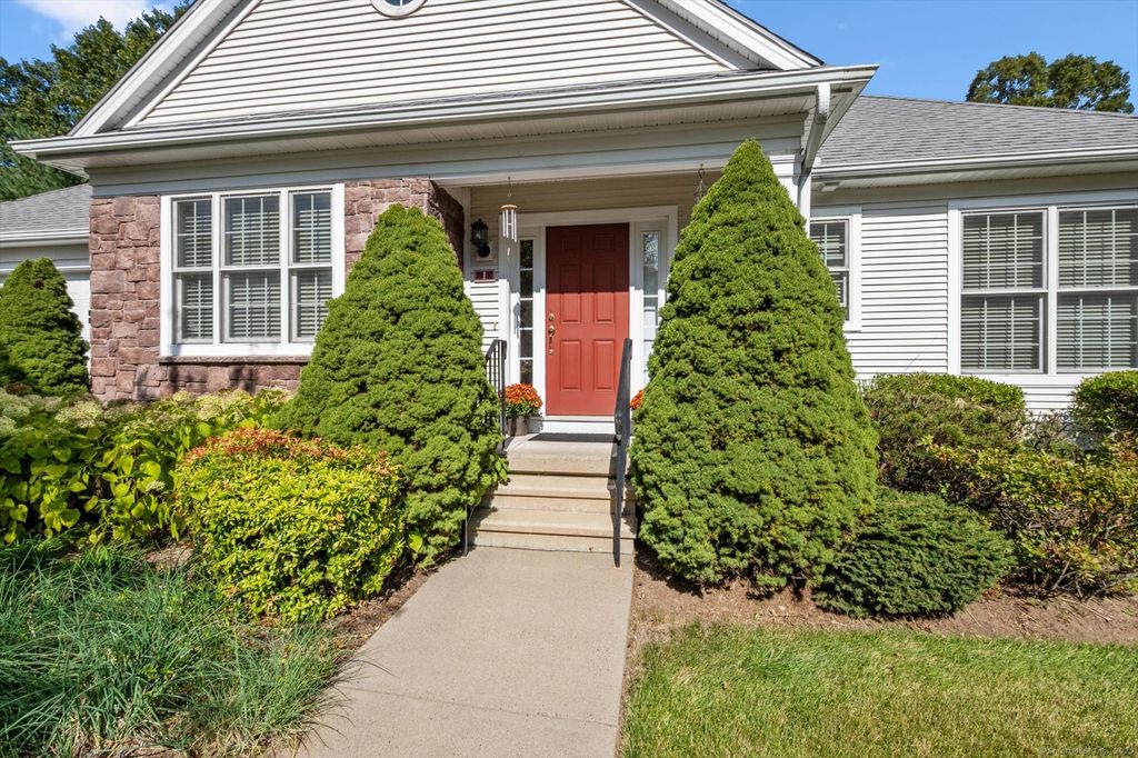 Photo of 1 Ashton Circle #1, Simsbury, CT 06070 (MLS # 24135310)