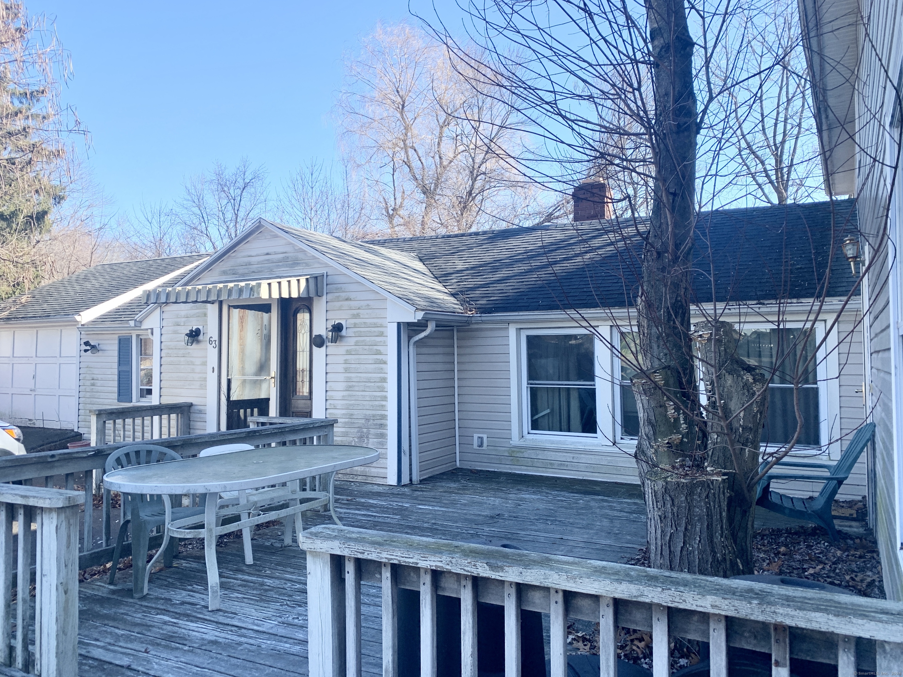 Property for Sale at Sackett Point Road, North Haven, Connecticut - Bedrooms: 4 
Bathrooms: 3 
Rooms: 8  - $289,000