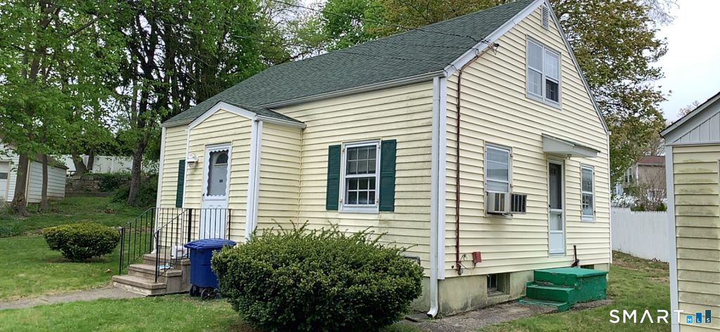 Photo of 114 Minturn Place, Bridgeport, CT 06606 (MLS # 24146665)