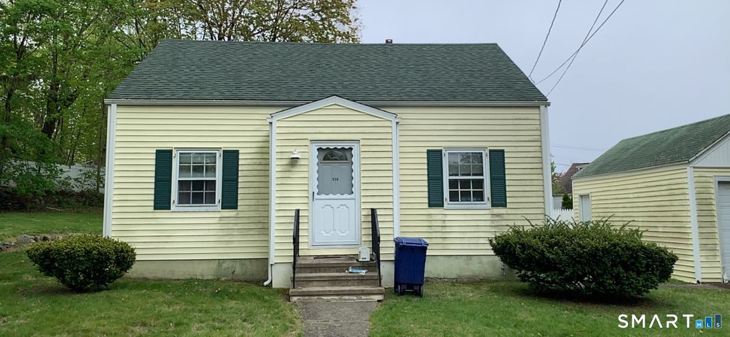 Photo of 114 Minturn Place, Bridgeport, CT 06606 (MLS # 24146665)