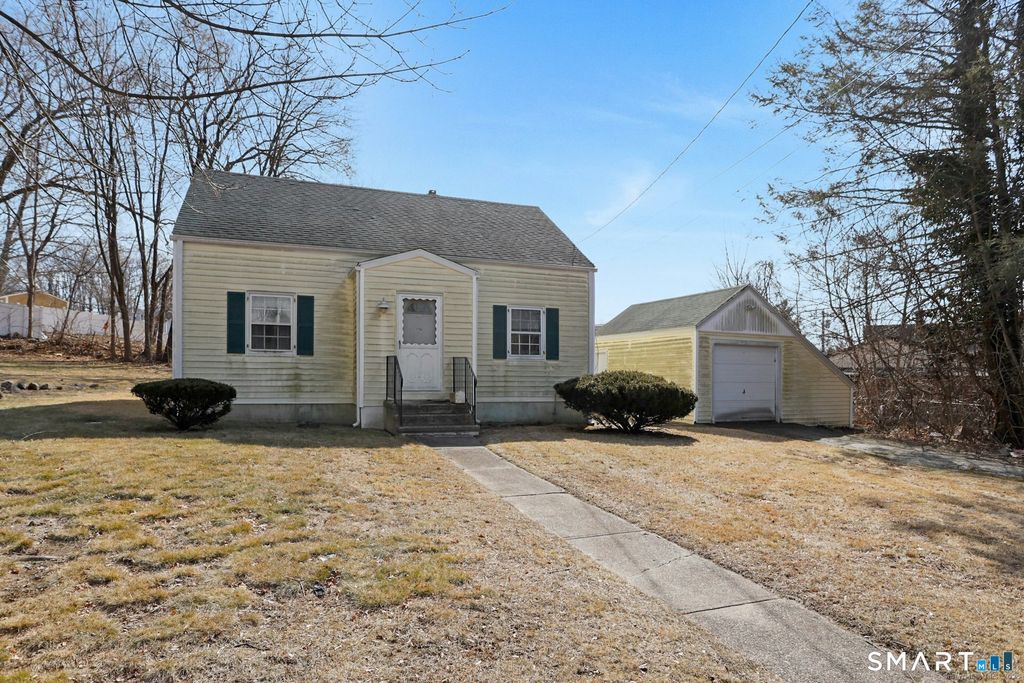 Photo of 114 Minturn Place, Bridgeport, CT 06606 (MLS # 24146665)