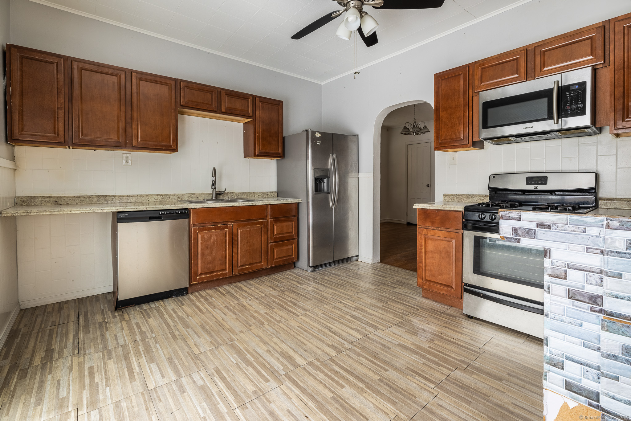 115 Whitney Avenue, Bridgeport, Connecticut image 3