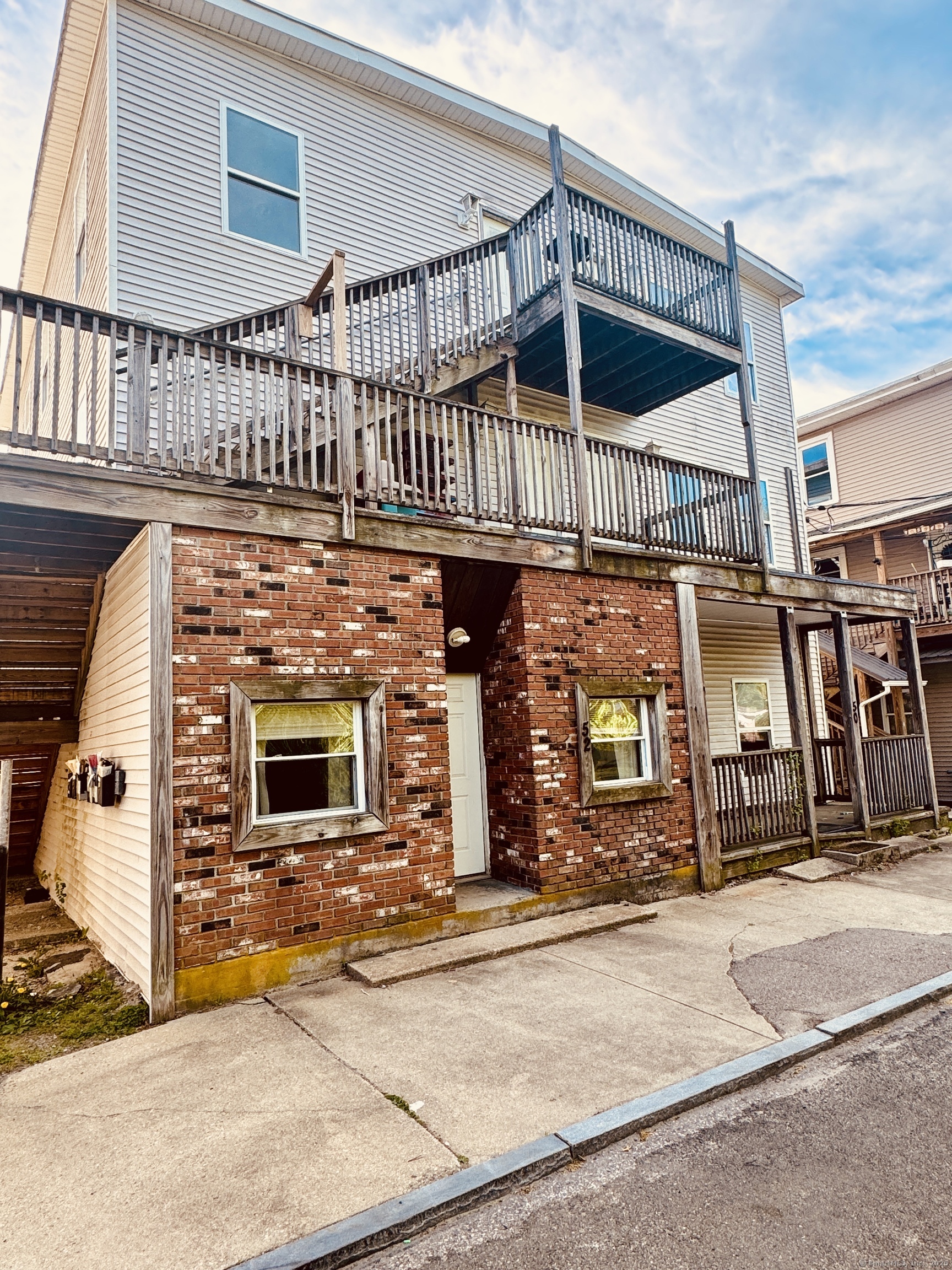Hunters Avenue 50-2, Norwich, Connecticut - 2 Bedrooms  
1 Bathrooms  
4 Rooms - 