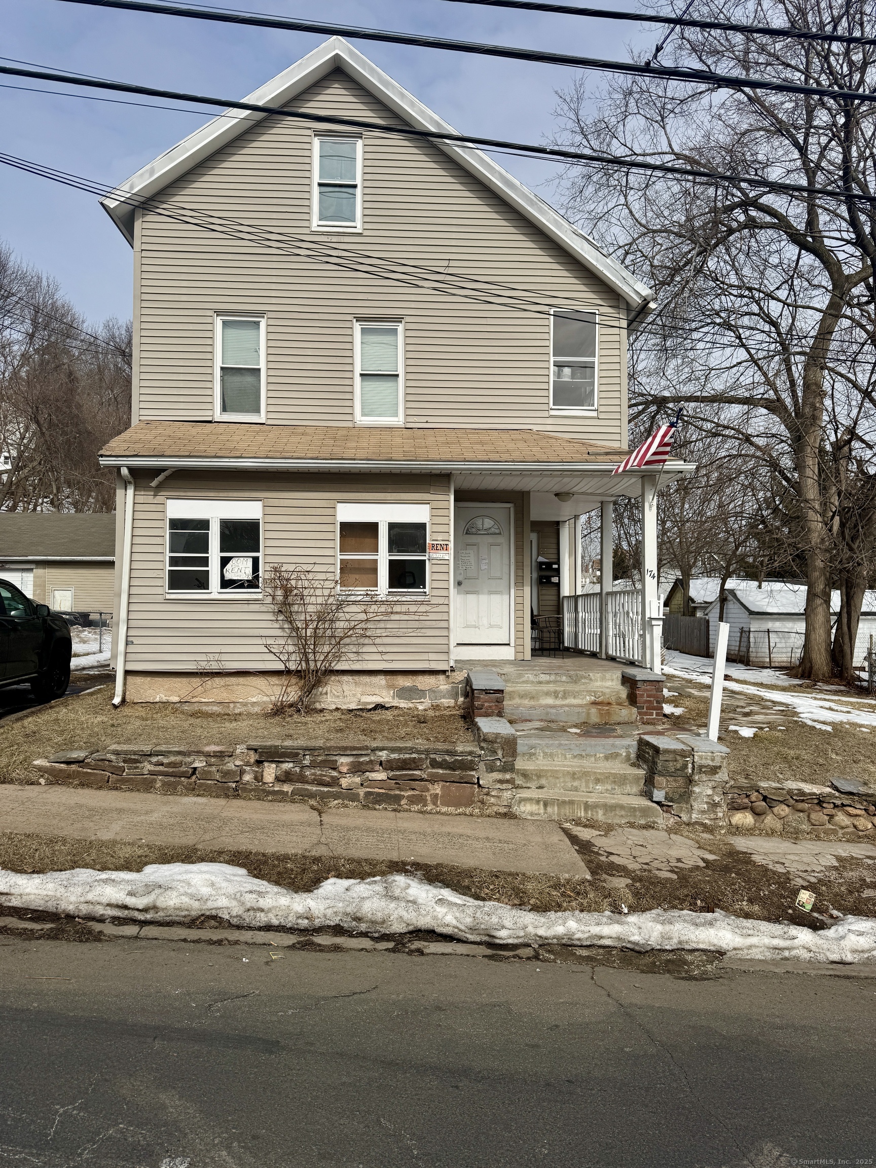 Pleasant Street, New Britain, Connecticut - 5 Bedrooms  
3 Bathrooms  
9 Rooms - 