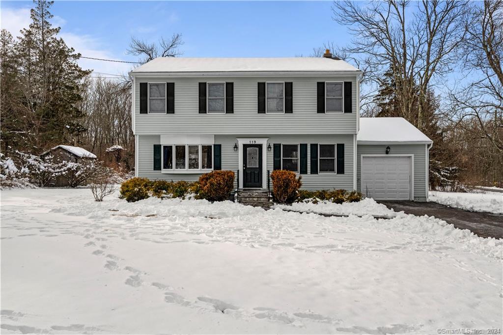 Fairwood Road, Bethany, Connecticut - 4 Bedrooms  
2 Bathrooms  
7 Rooms - 