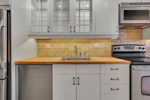 Tiny photo for 40 Robin Road #APT 203, West Hartford, CT 06119 (MLS # 24143441)