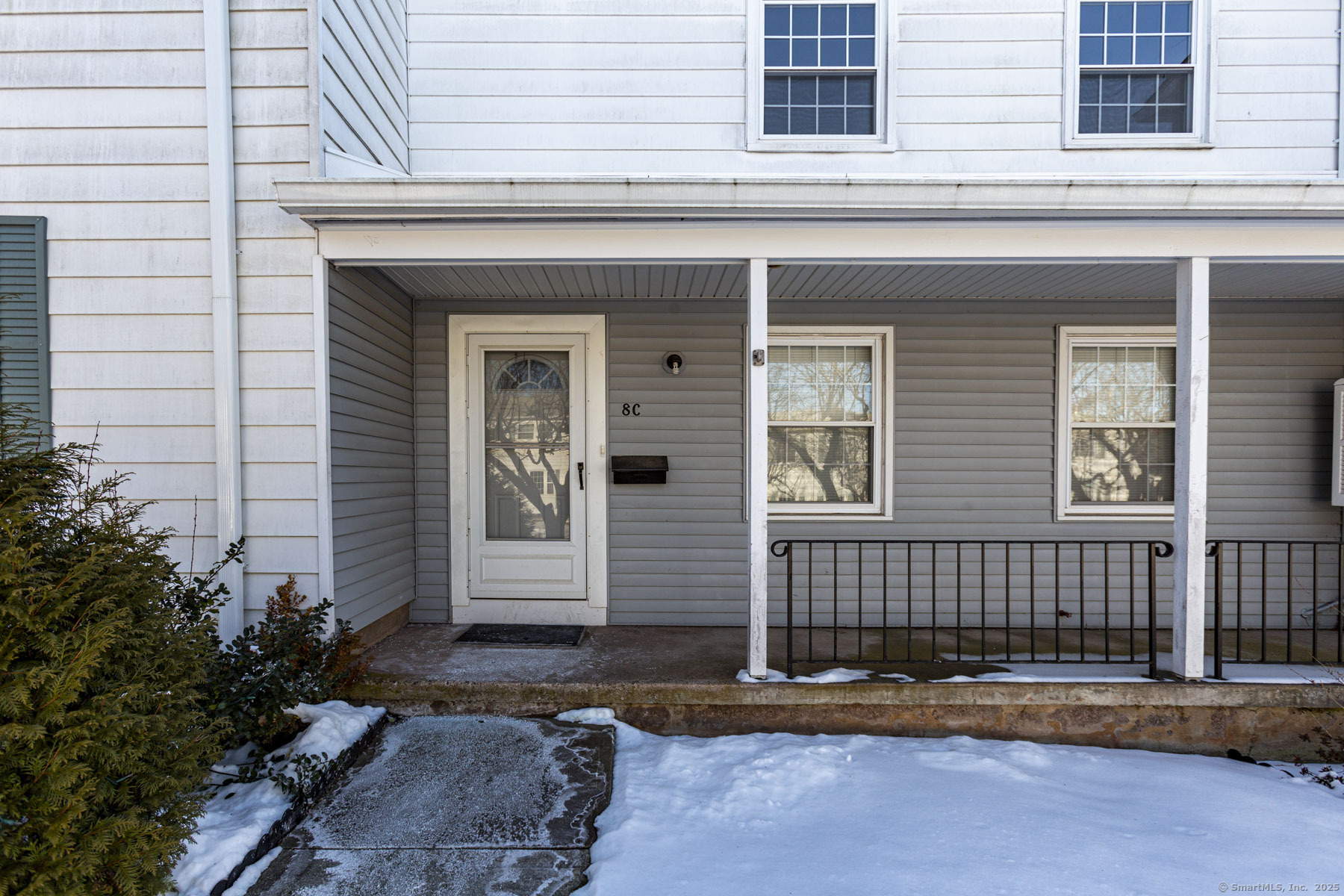 Ambassador Drive C, Manchester, Connecticut - 3 Bedrooms  
3.5 Bathrooms  
5 Rooms - 