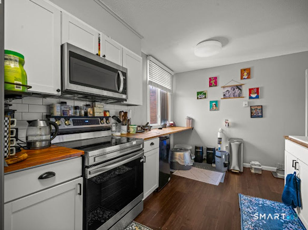 Photo of 799 Prospect Avenue #APT C6, West Hartford, CT 06105 (MLS # 24149862)