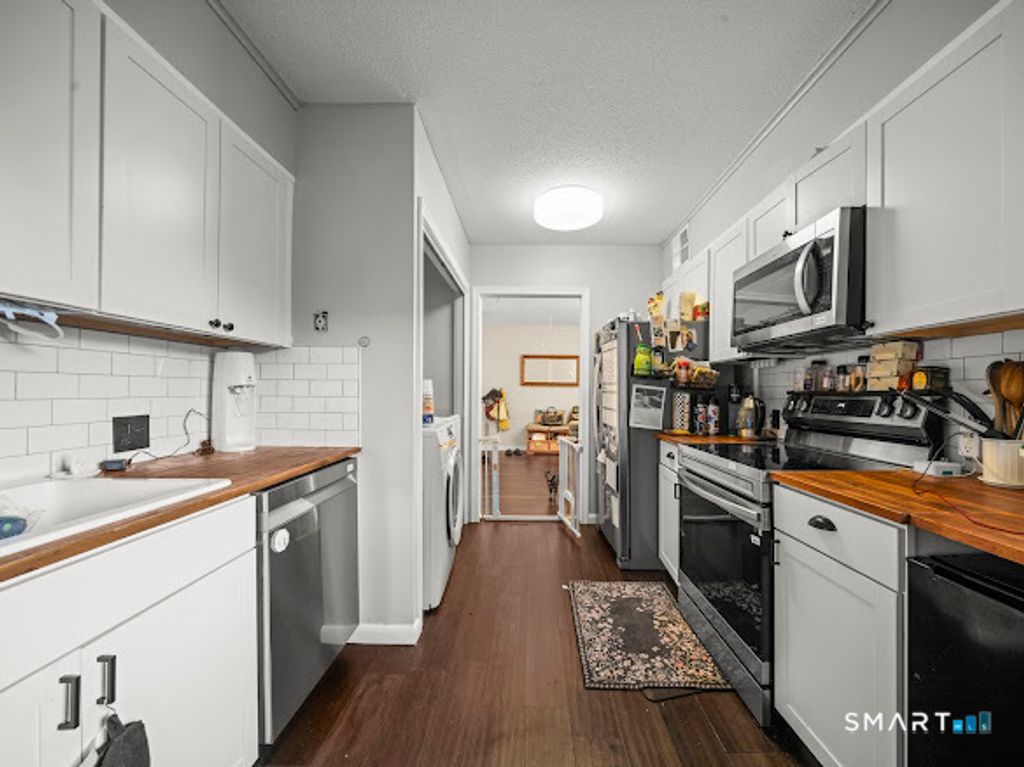 Photo of 799 Prospect Avenue #APT C6, West Hartford, CT 06105 (MLS # 24149862)