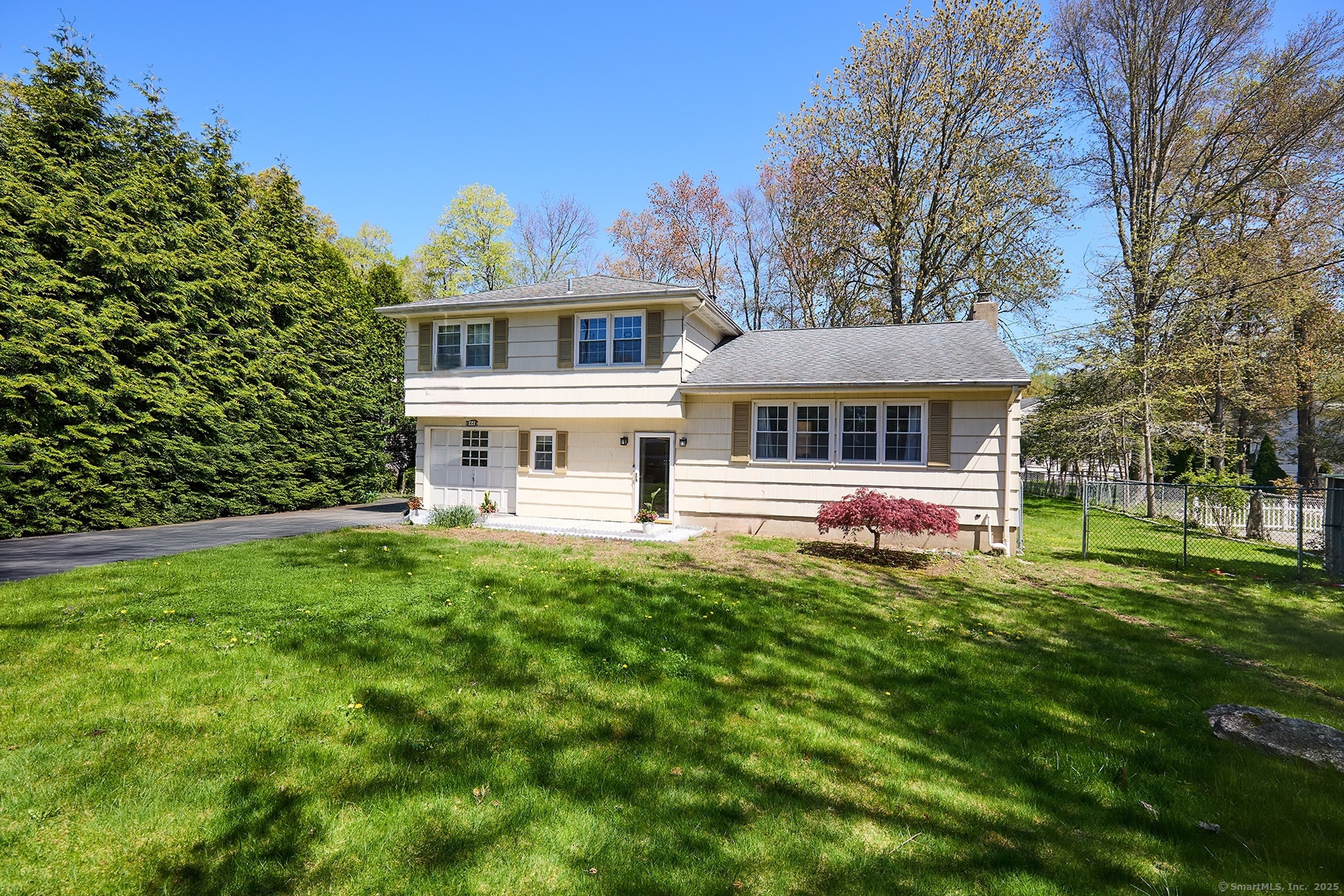 Property for Sale at Woodway Road, Stamford, Connecticut - Bedrooms: 4 
Bathrooms: 3 
Rooms: 8  - $799,000