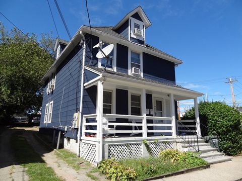 Photo of 39 Jetland Place, Bridgeport, CT 06605 (MLS # 24134020)
