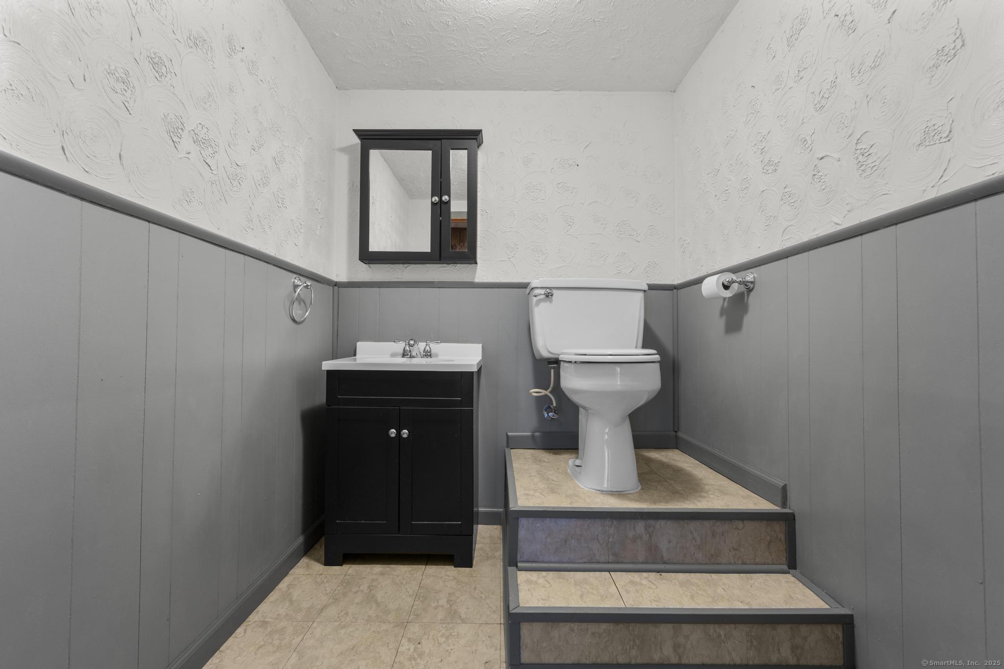7 Hodio Drive, Ansonia, Connecticut image 23