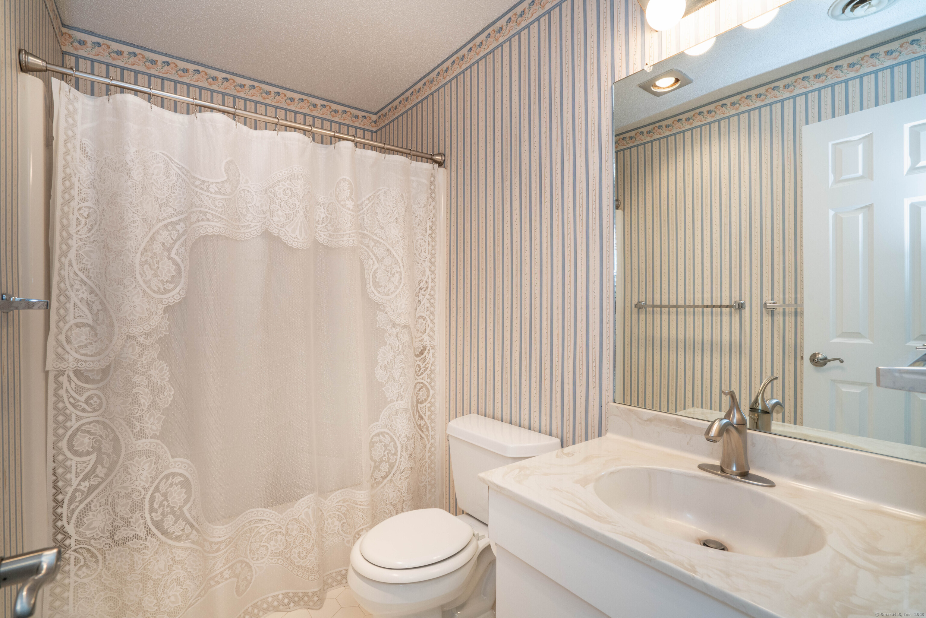 592 Mountain Road #A, West Hartford, Connecticut image 23