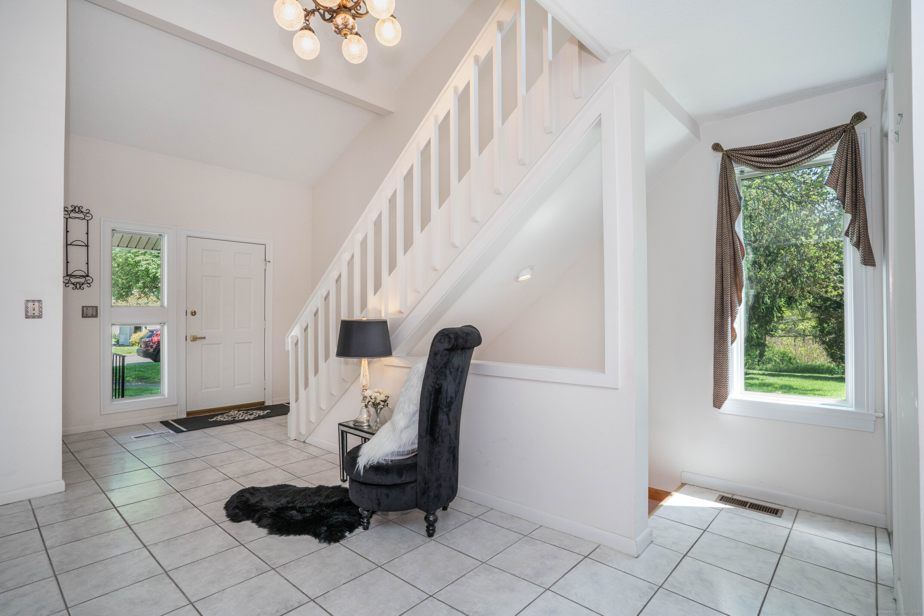 592 Mountain Road #A, West Hartford, Connecticut image 4