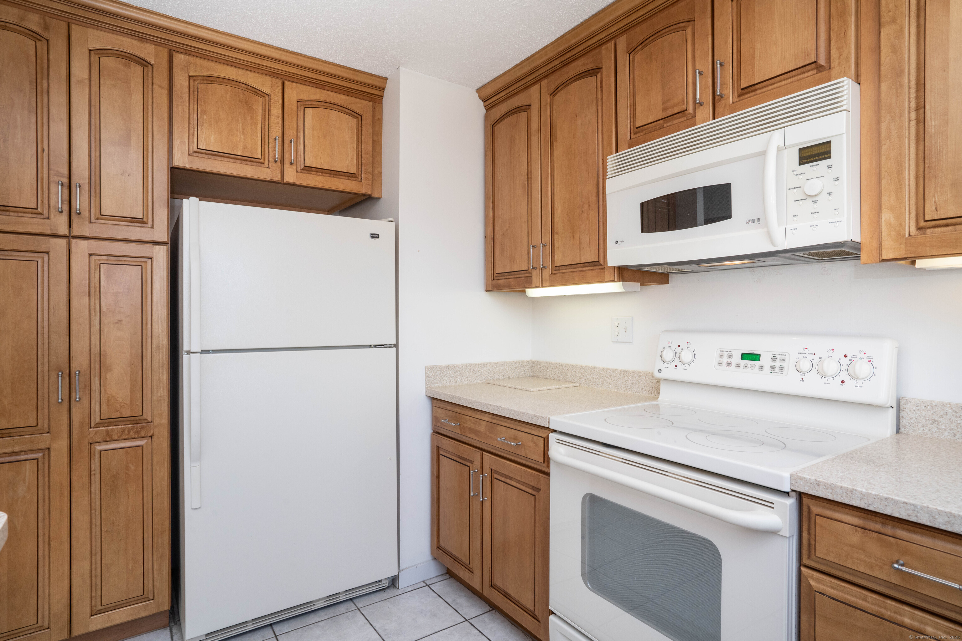 592 Mountain Road #A, West Hartford, Connecticut image 11