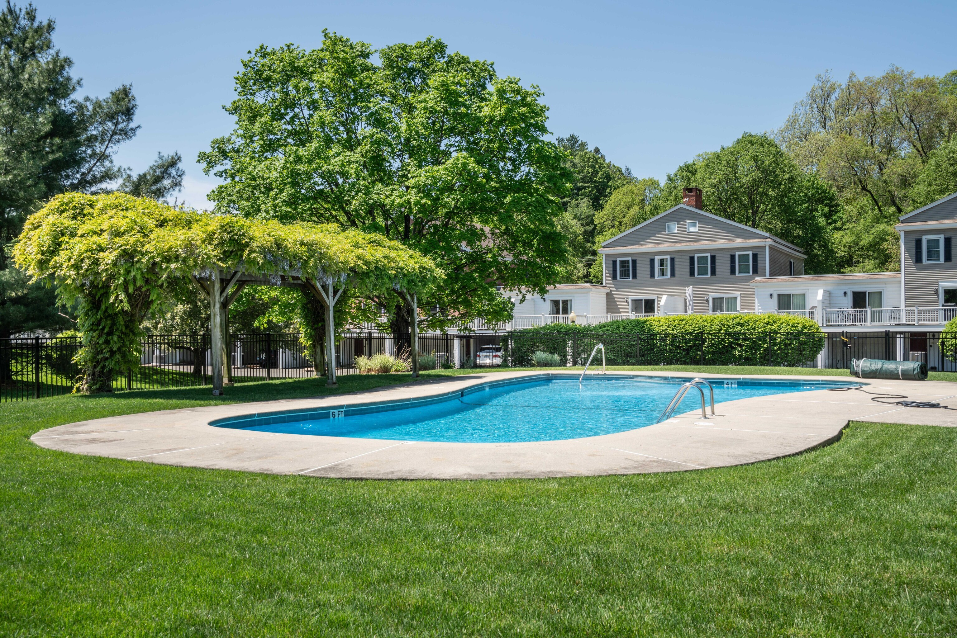 592 Mountain Road #A, West Hartford, Connecticut image 34