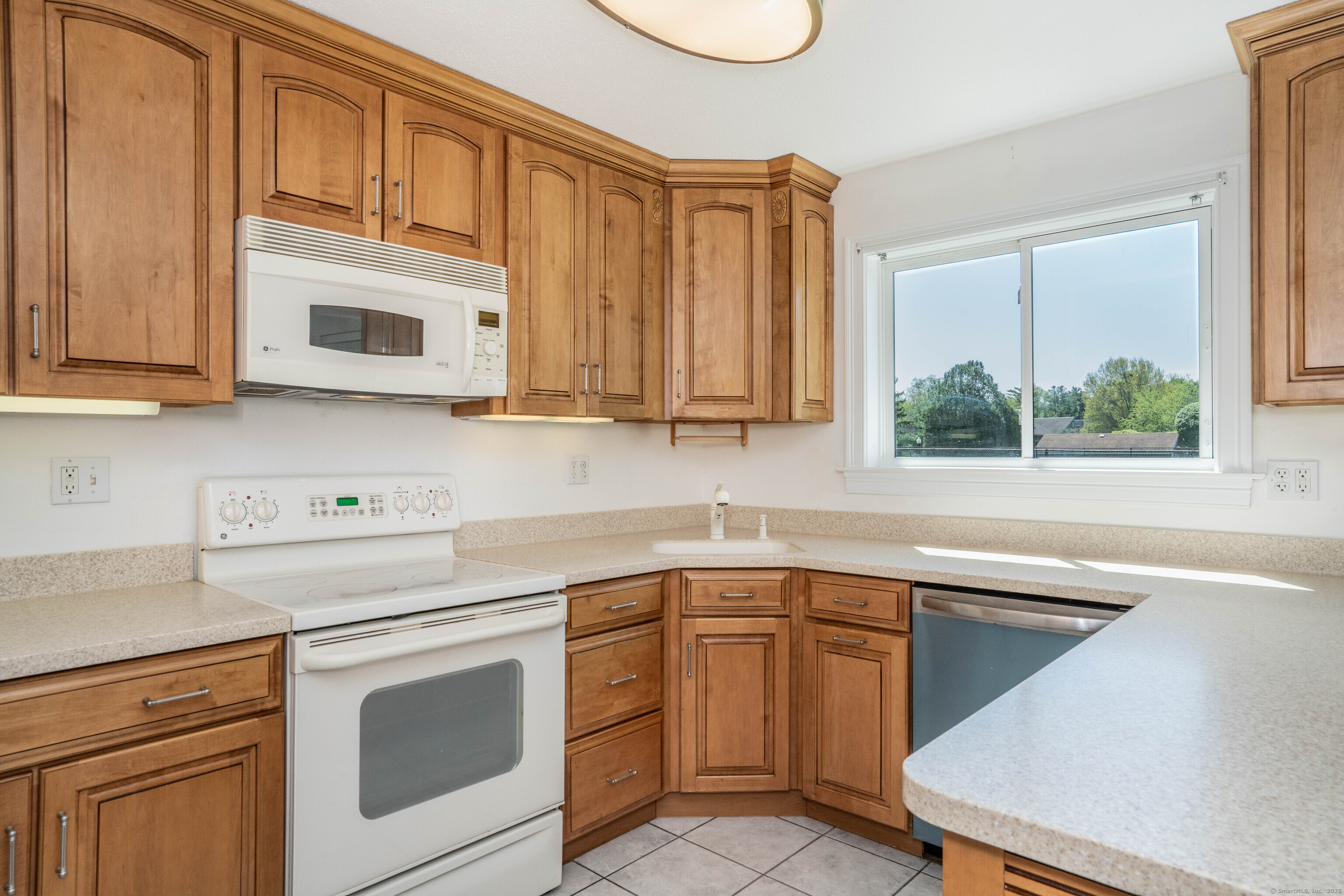 592 Mountain Road #A, West Hartford, Connecticut image 10