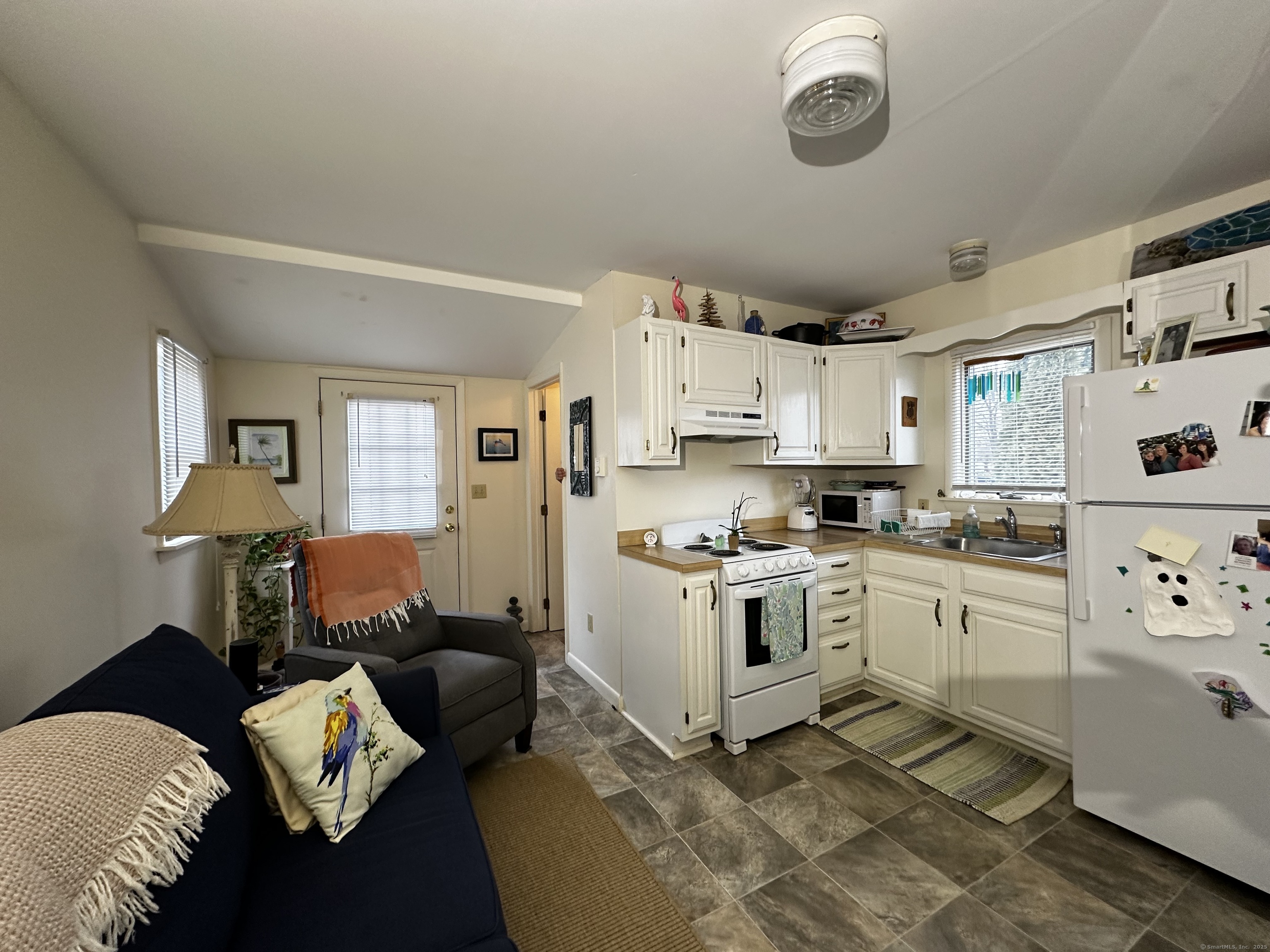 East Lyme, Connecticut 06357, United States, 2 Bedrooms Bedrooms, ,2 BathroomsBathrooms,Residential,Active,85306