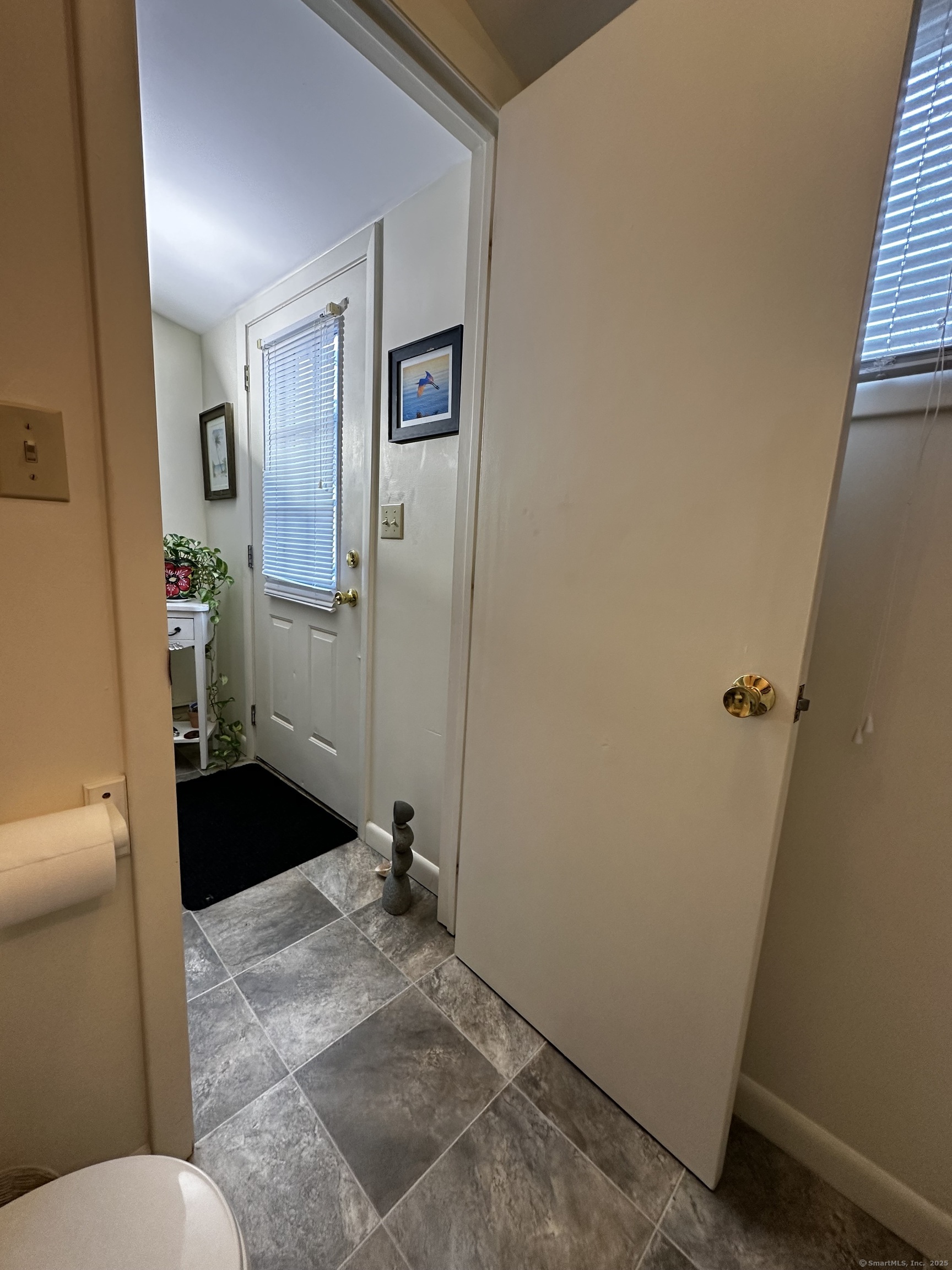East Lyme, Connecticut 06357, United States, 2 Bedrooms Bedrooms, ,2 BathroomsBathrooms,Residential,Active,85306