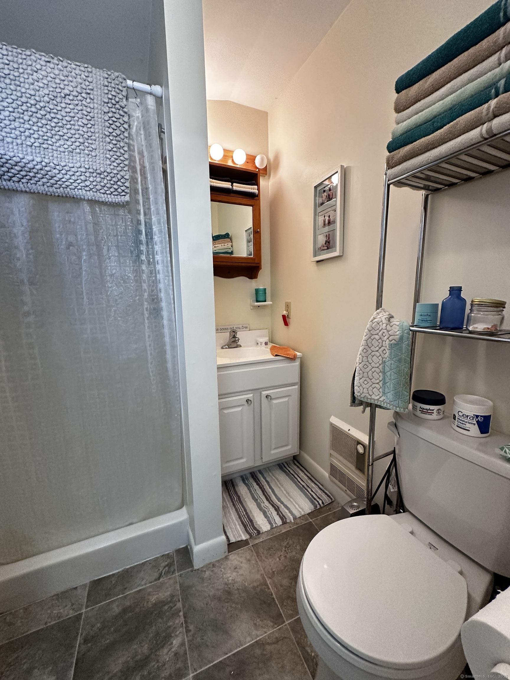 East Lyme, Connecticut 06357, United States, 2 Bedrooms Bedrooms, ,2 BathroomsBathrooms,Residential,Active,85306