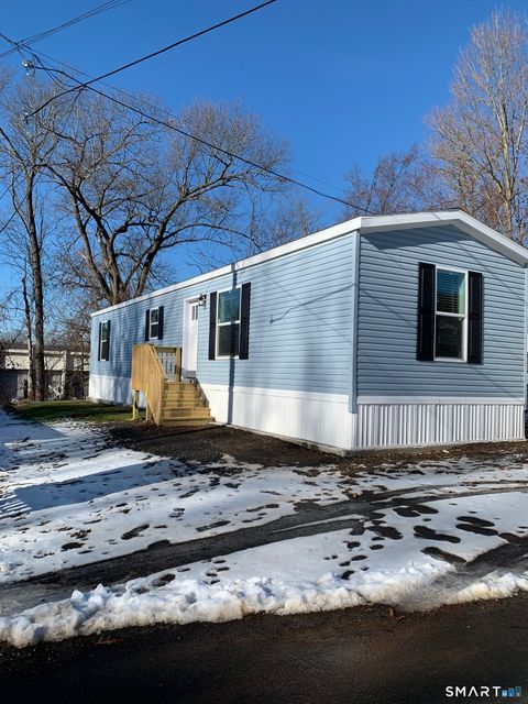 Photo of 1950 N Broad Street #APT 27, Meriden, CT 06450 (MLS # 24145624)