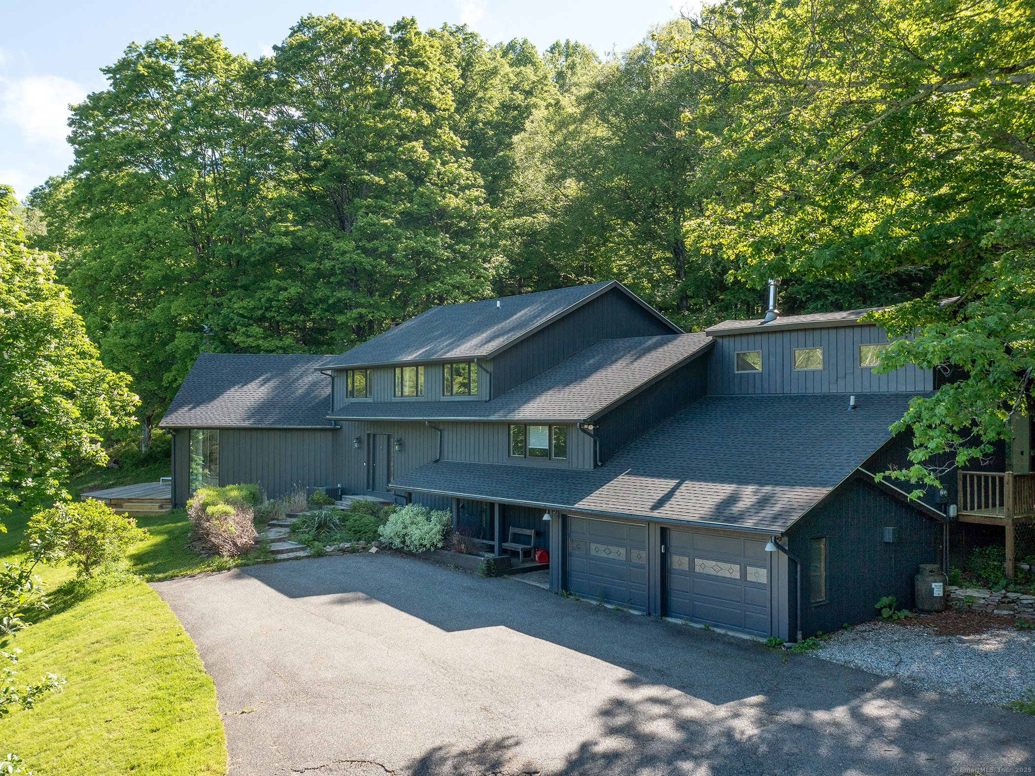 Geer Mountain Road, Kent, Connecticut - 5 Bedrooms  
3 Bathrooms  
9 Rooms - 