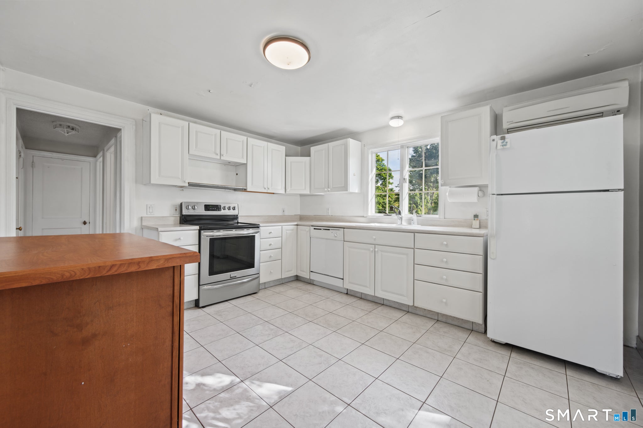 104 Tolland Green
