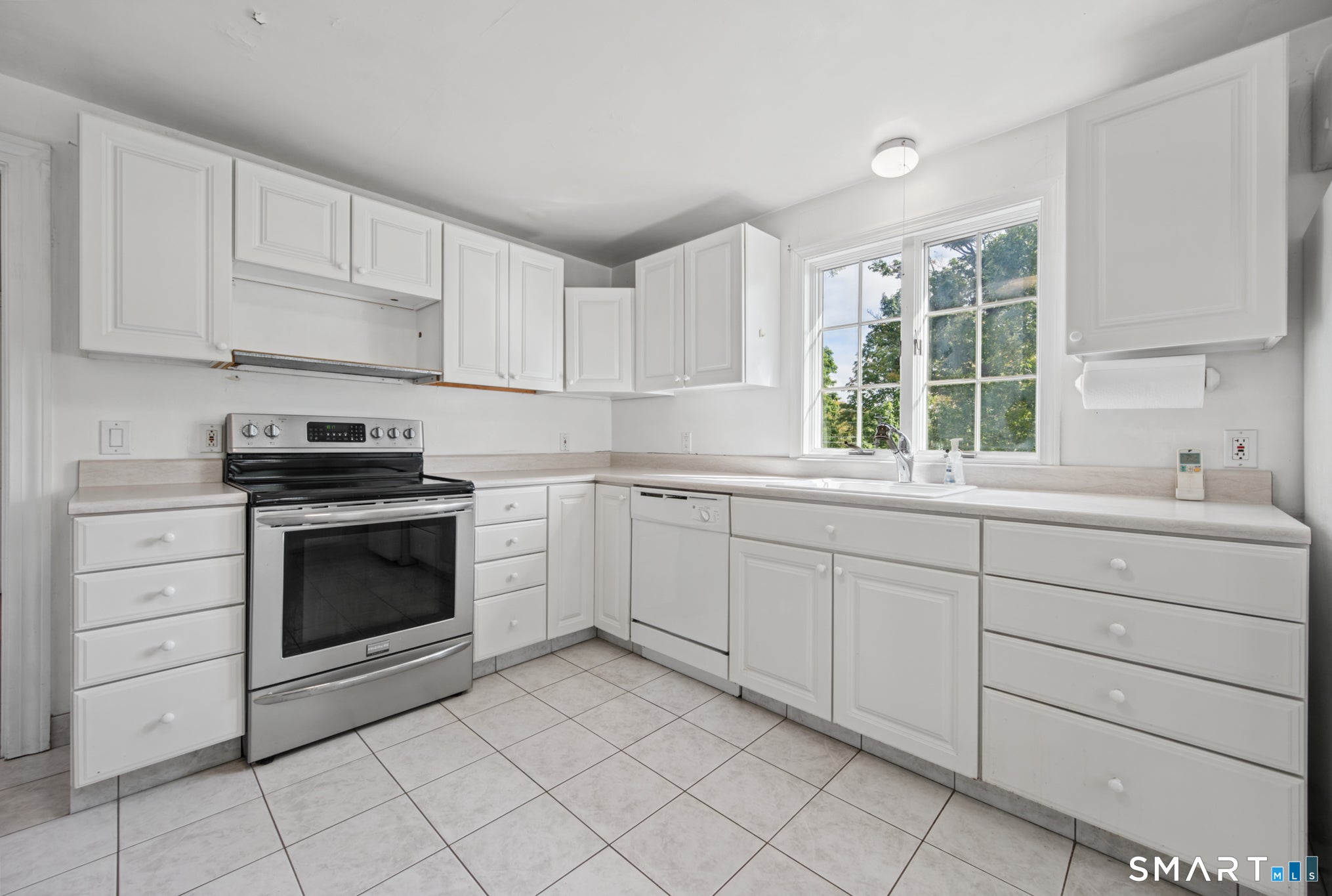 104 Tolland Green