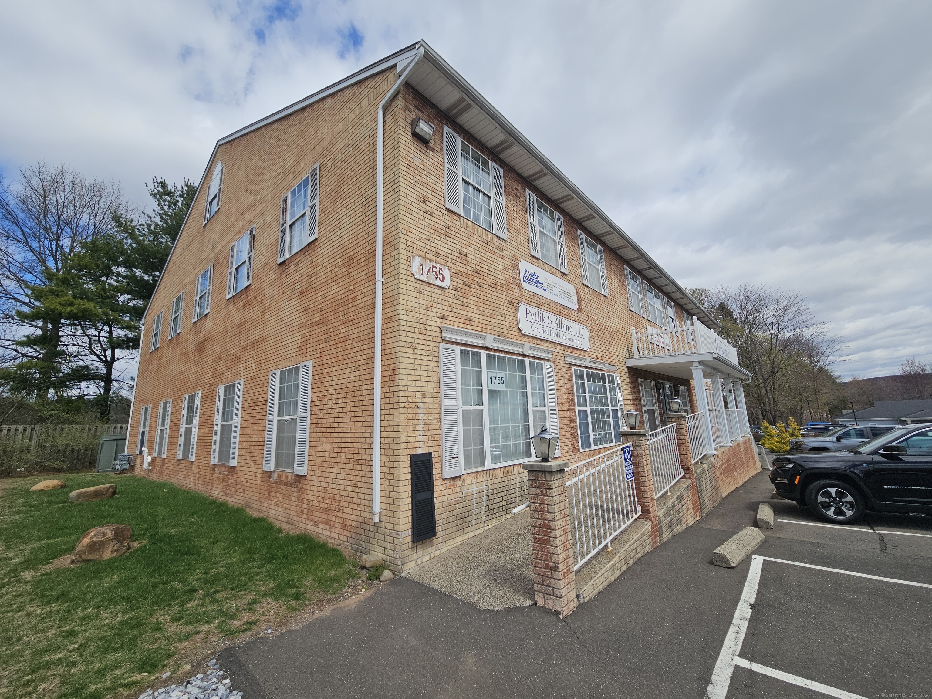 1755 Meriden Waterbury Turnpike 4+5