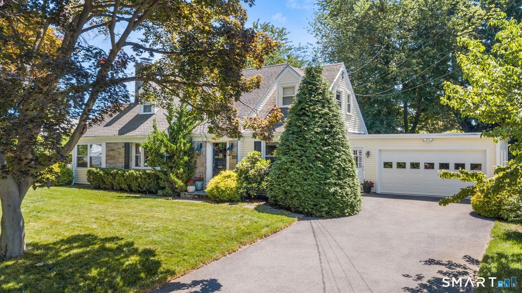 Photo of 128 Soundview Court, Stamford, CT 06902 (MLS # 24190963)