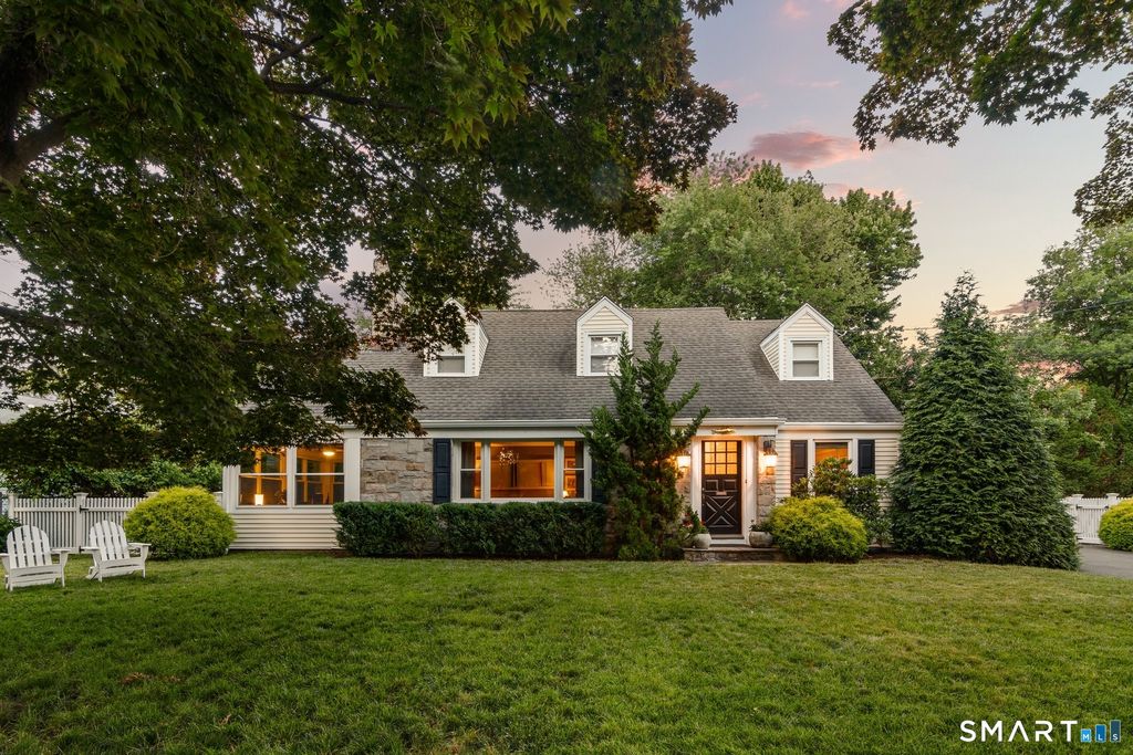 Photo of 128 Soundview Court, Stamford, CT 06902 (MLS # 24190963)