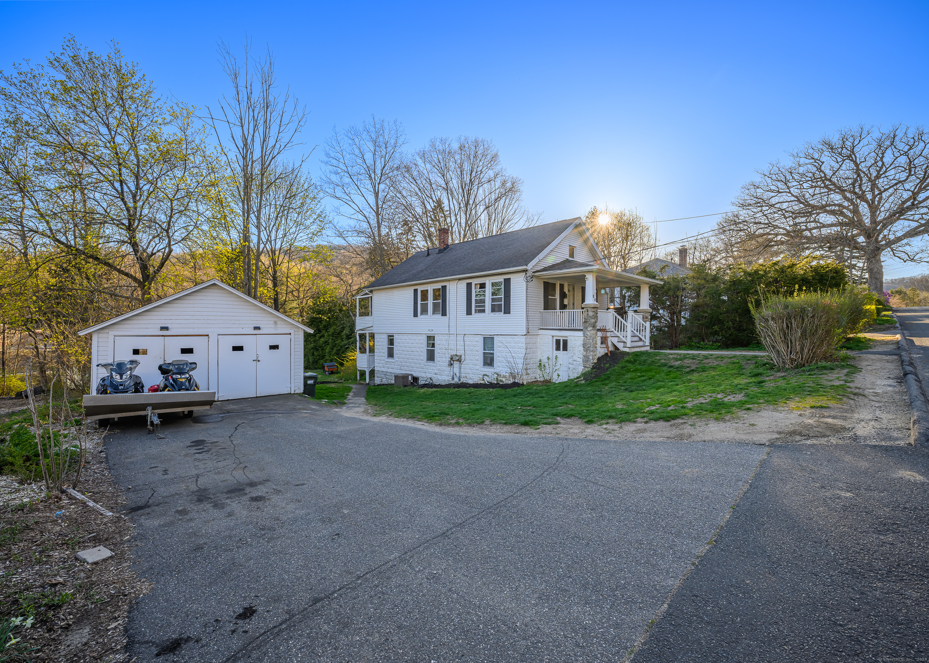 Property for Sale at 85 Litchfield Street, Thomaston, Connecticut - Bedrooms: 4 
Bathrooms: 2 
Rooms: 14  - $340,000
