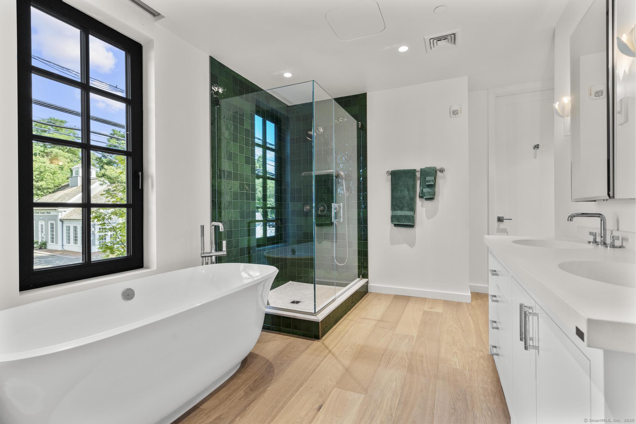 Norwalk, Connecticut 06853, United States, 3 Bedrooms Bedrooms, ,3 BathroomsBathrooms,Residential,Active,213964