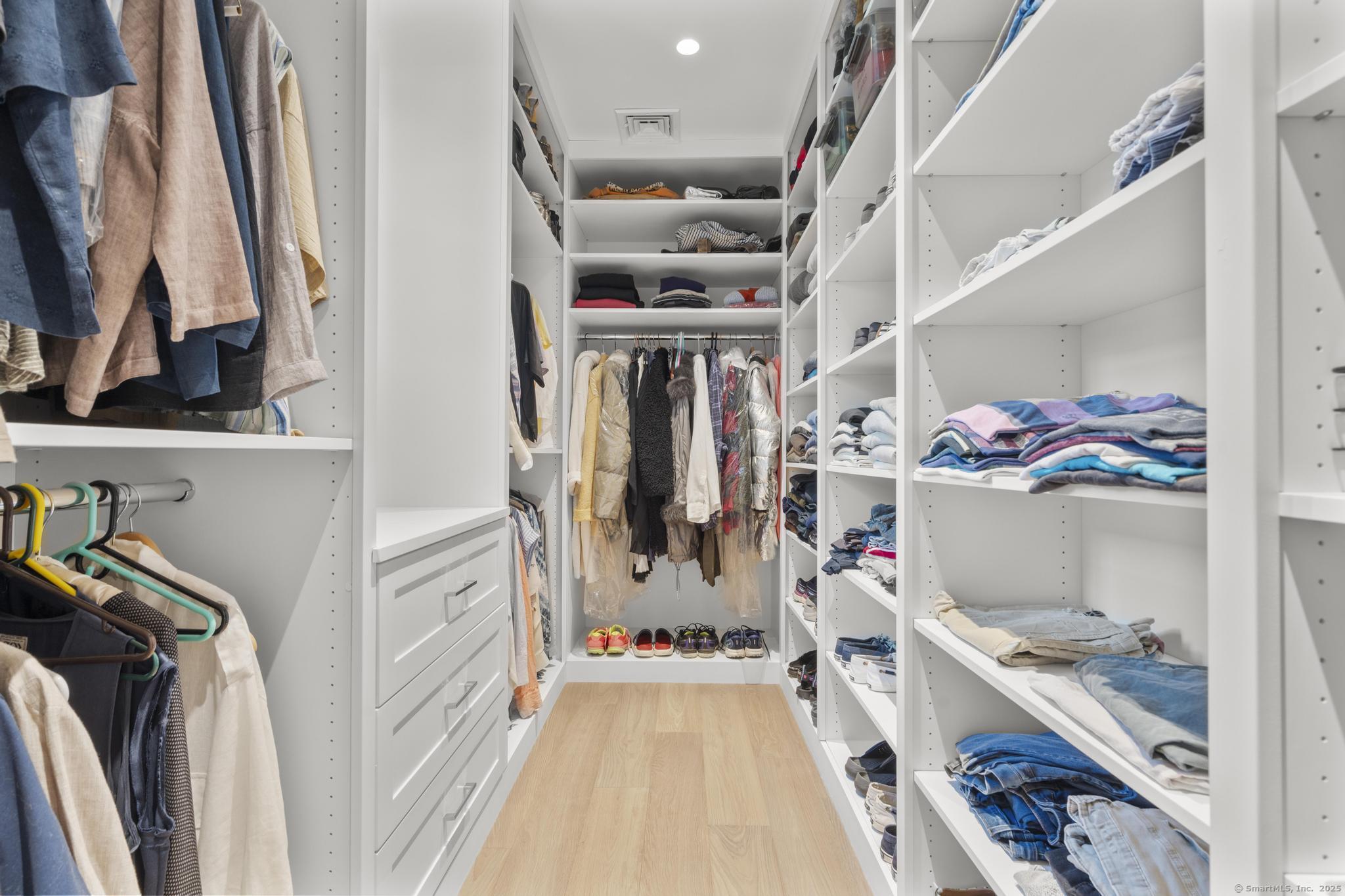 Norwalk, Connecticut 06853, United States, 3 Bedrooms Bedrooms, ,3 BathroomsBathrooms,Residential,Active,213964