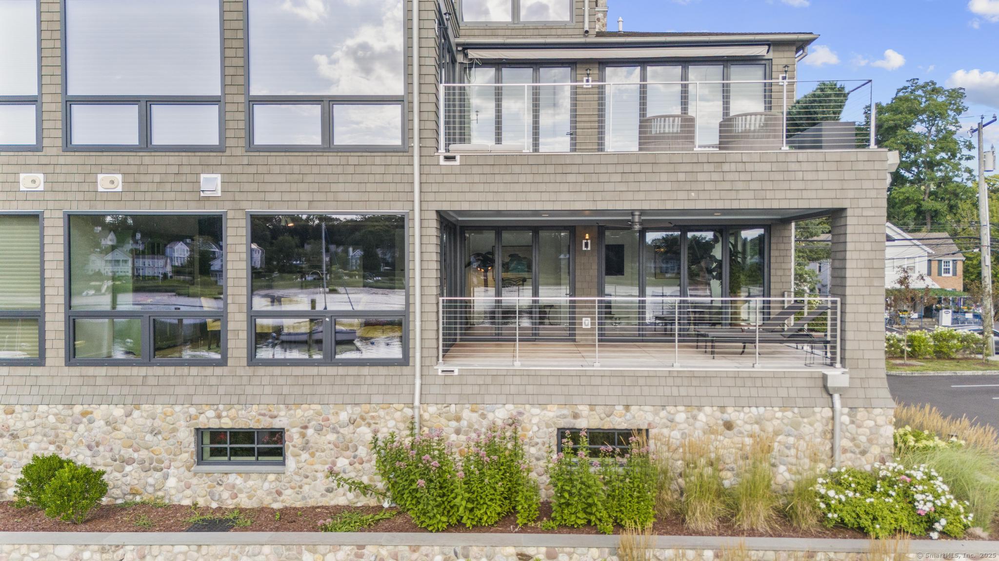 Norwalk, Connecticut 06853, United States, 3 Bedrooms Bedrooms, ,3 BathroomsBathrooms,Residential,Active,213964