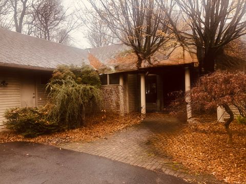 Homes For Sale - 40 Ferncliff Drive<br/> West Hartford, CT 06117