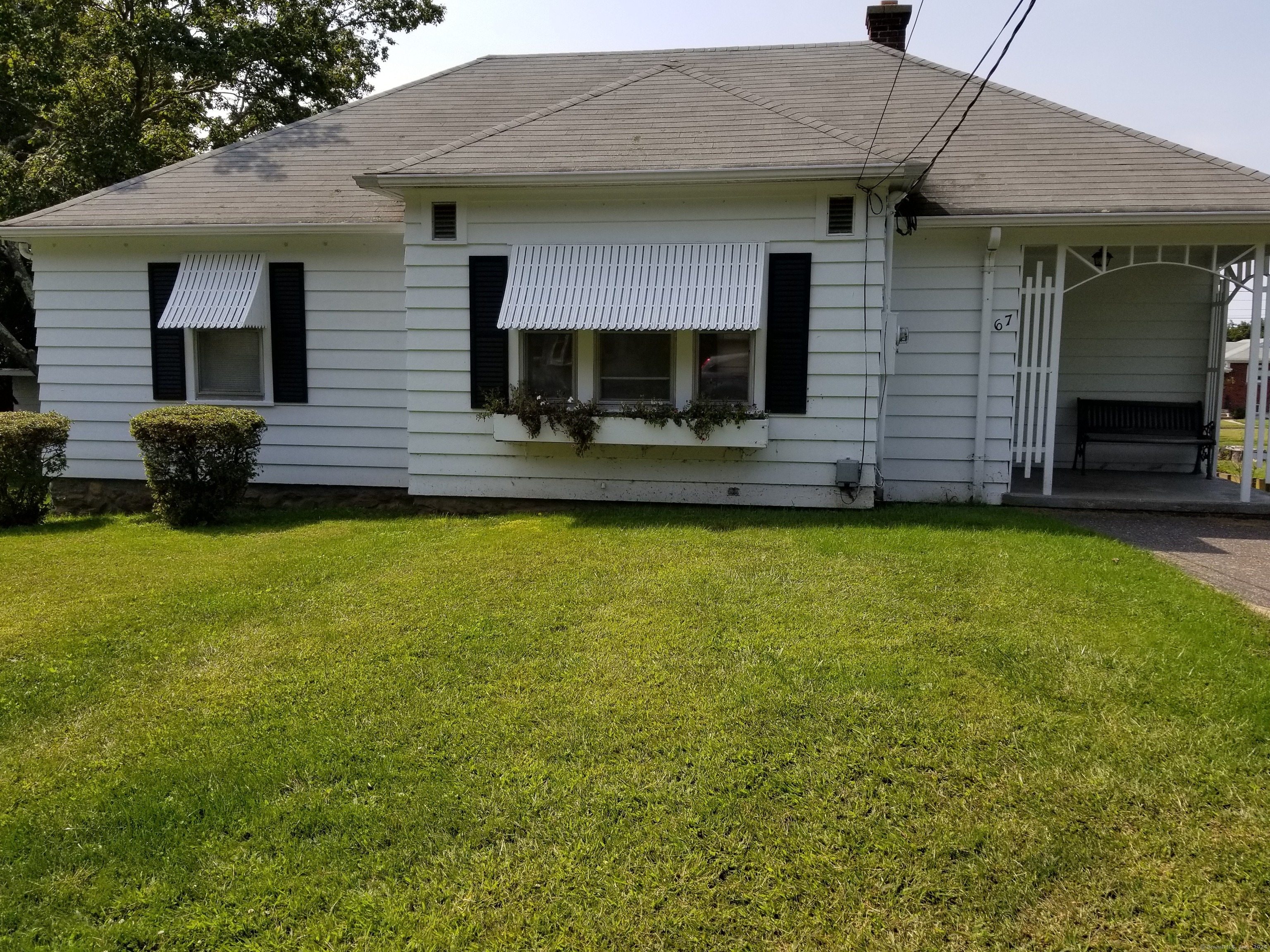 67 Tarbell Avenue, Watertown, Connecticut - 2 Bedrooms  
1 Bathrooms  
5 Rooms - 