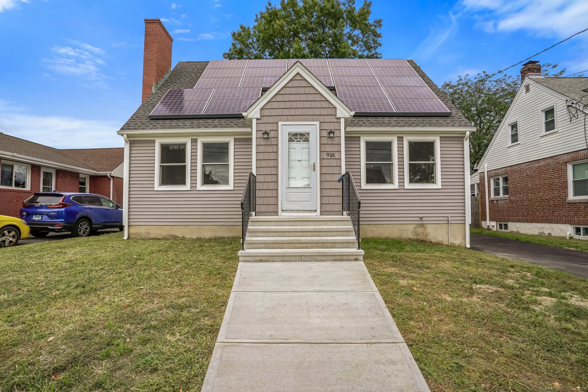 916 Birmingham Street, Bridgeport, Connecticut - 3 Bedrooms  
2 Bathrooms  
6 Rooms - 