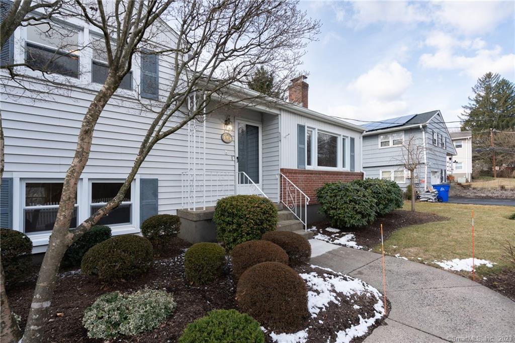 Photo 3 of 40 of 149 Simsbury Road house