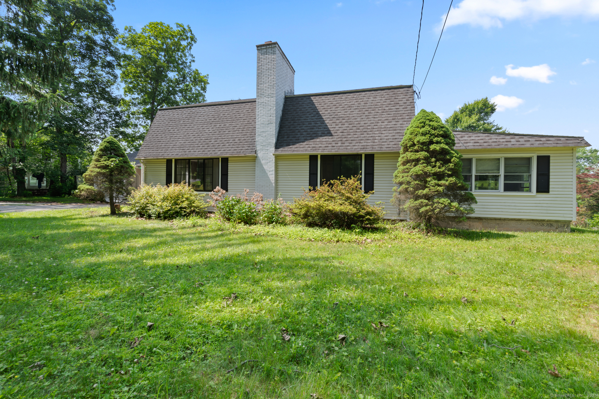 Property for Sale at South Road, Farmington, Connecticut - Bedrooms: 4 
Bathrooms: 2 
Rooms: 8  - $475,000