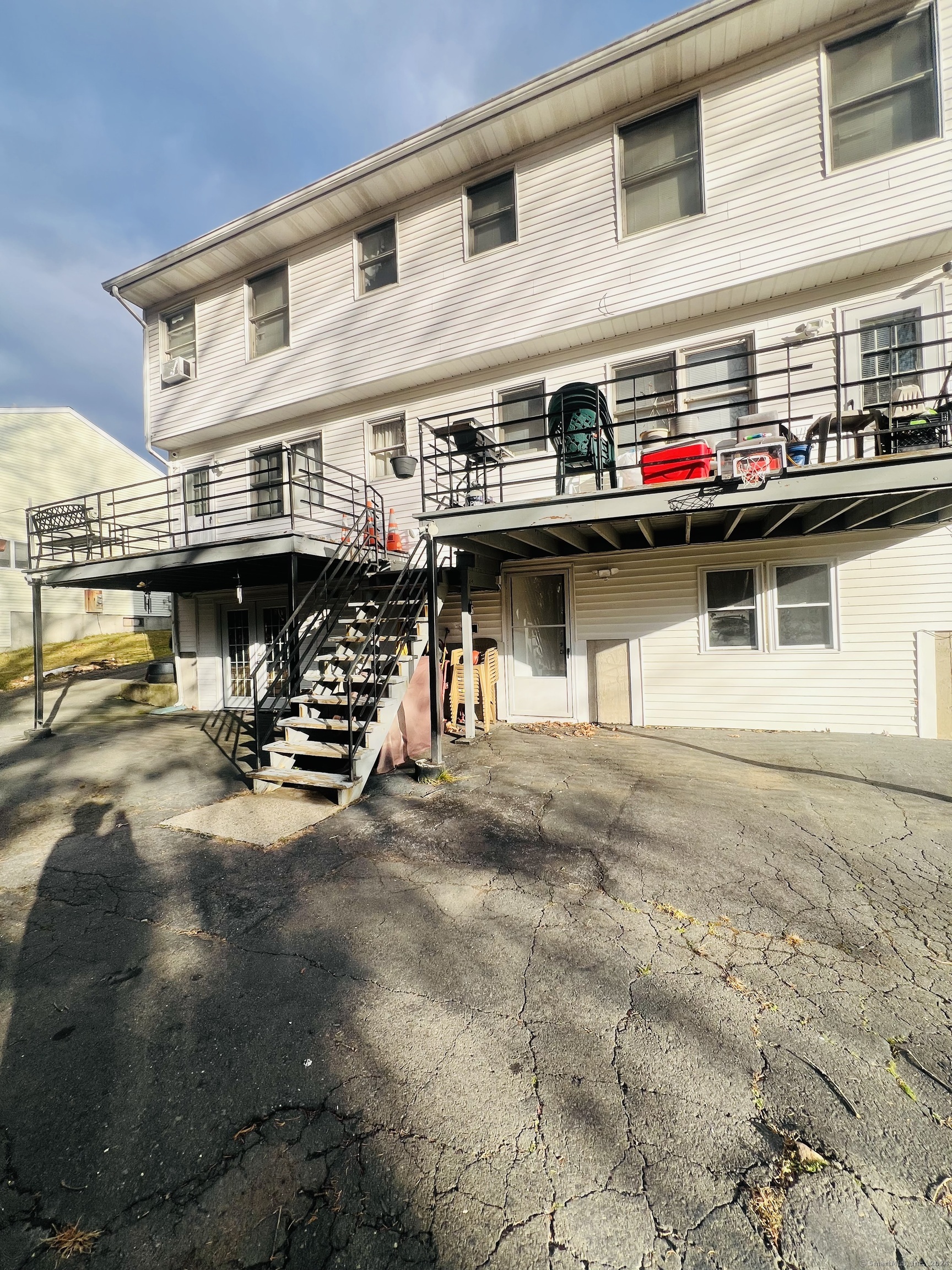 155 Enoch Street, Waterbury, Connecticut - 1 Bedrooms  
1 Bathrooms  
2 Rooms - 