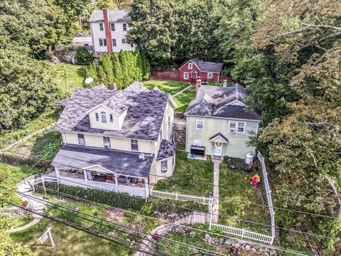 61 Smith Ridge Road New Canaan CT 06840