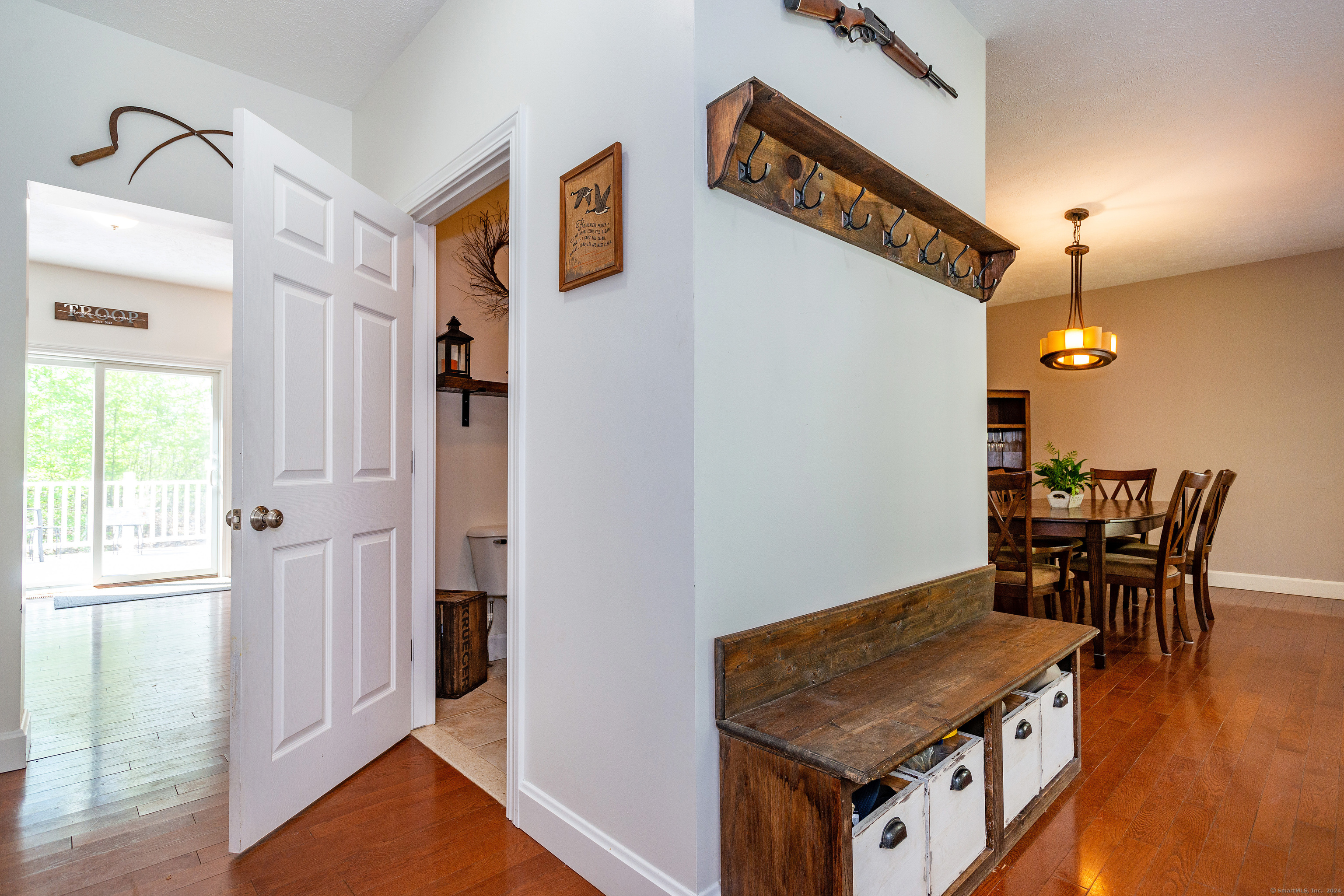 Montville, Connecticut 06382, United States, 3 Bedrooms Bedrooms, ,3 BathroomsBathrooms,Residential,Active,220682