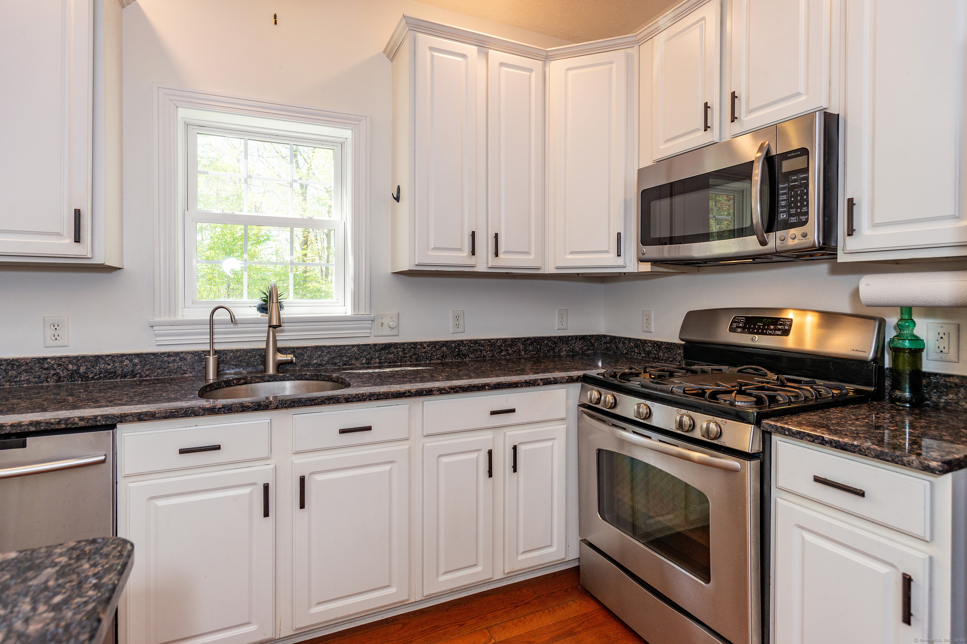 Montville, Connecticut 06382, United States, 3 Bedrooms Bedrooms, ,3 BathroomsBathrooms,Residential,Active,220682