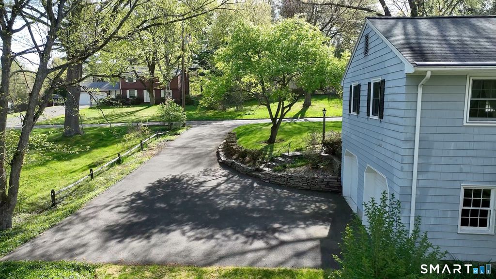 Photo of 11 Hickory Lane, Farmington, CT 06032 (MLS # 24171615)