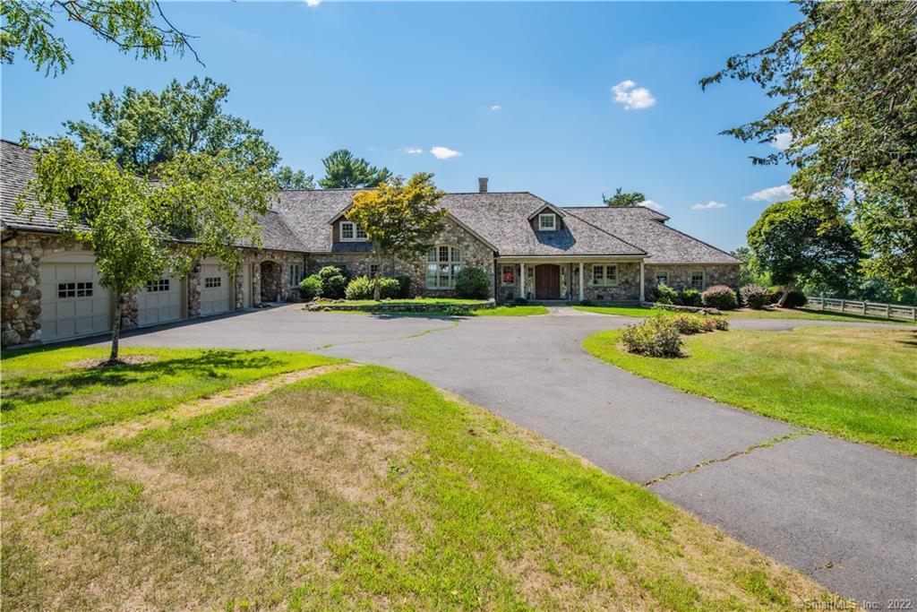 55 Bishop Lane, Avon, Connecticut - 6 Bedrooms  
6.5 Bathrooms  
14 Rooms - 